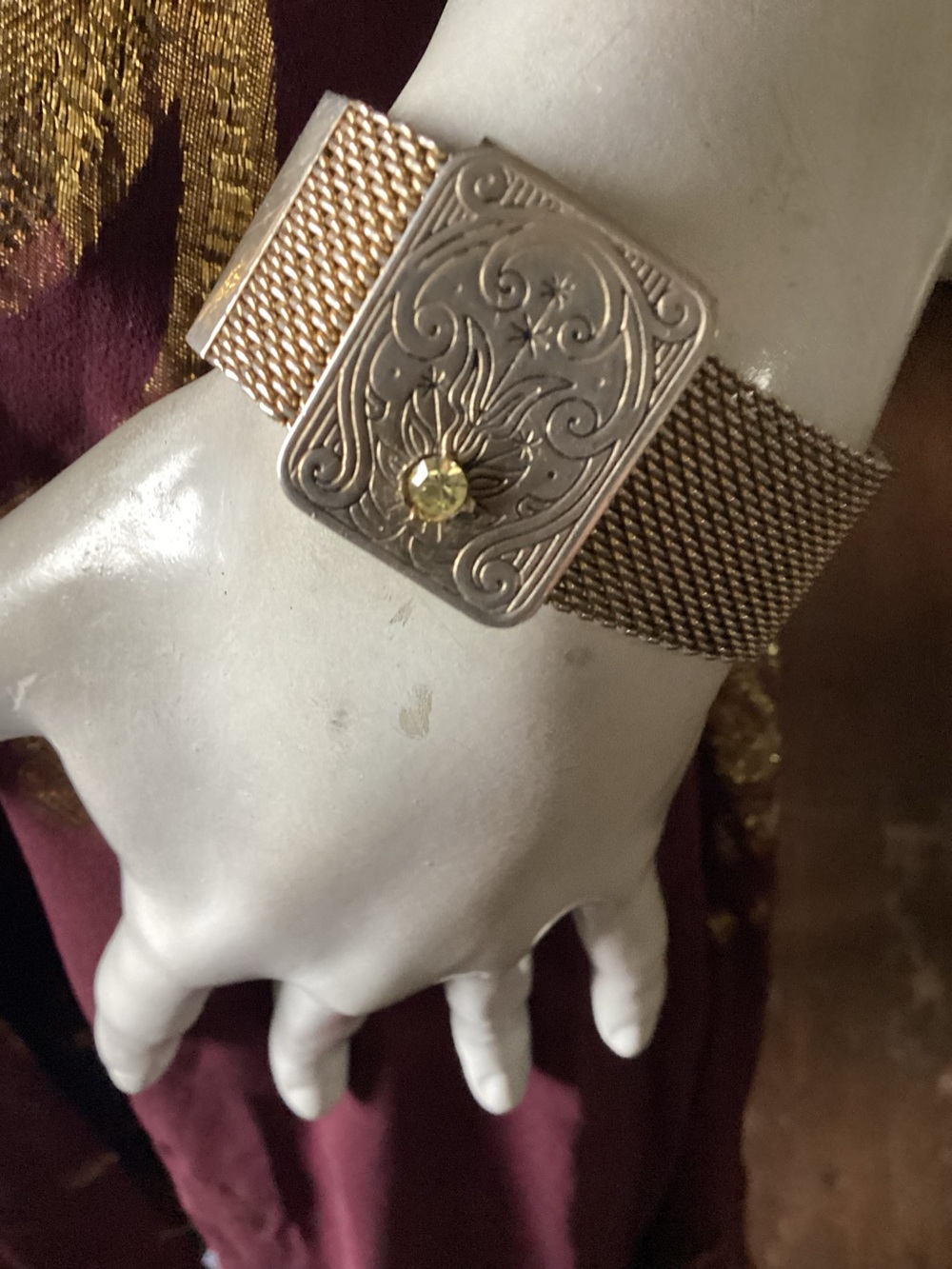 Vintage Ornate Gold-Tone Mesh Bracelet with Decorative Plate